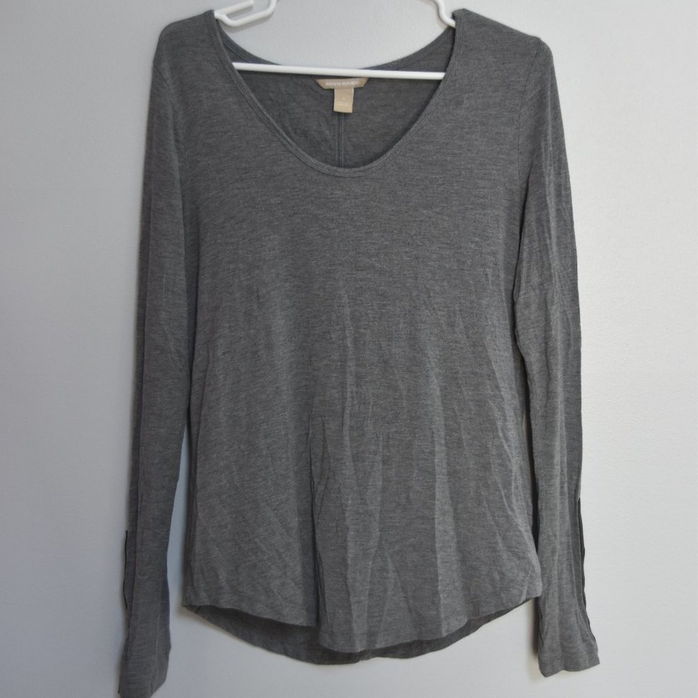 Banana Republic Long Sleeved T-shirt Size Small